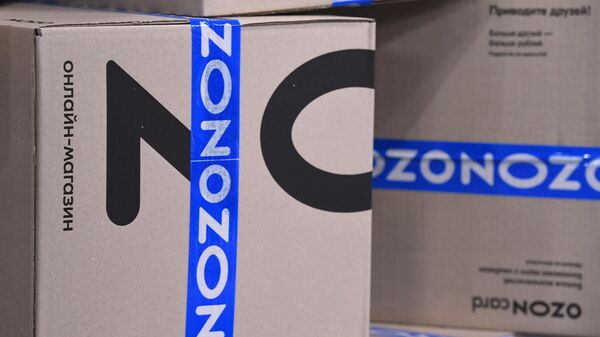 Коробки с товарами на складе логистического центра Ozon - Sputnik Казахстан