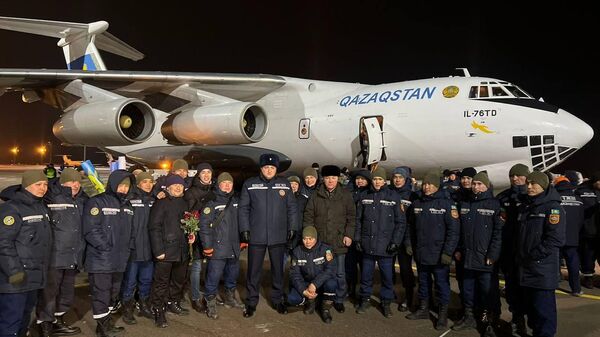 В Астану прибыл второй эшелон спасателей из Турции - Sputnik Казахстан