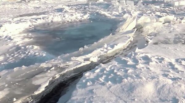 Разлом во льду: сейсмологи зафиксировали ледовой удар на Байкале. Видео - Sputnik Казахстан