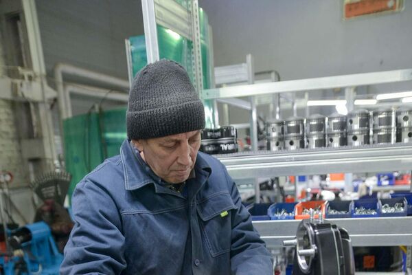 Легендарные Уралы начали производить в Петропавловске - Sputnik Казахстан