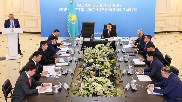 Совещание по вопросам развития Жетысуской области провел премьер-министр Смаилов
 - Sputnik Казахстан