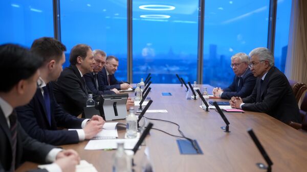 Имангали Тасмагамбетов встретился с российским вице-премьером Денисом Мантуровым - Sputnik Казахстан