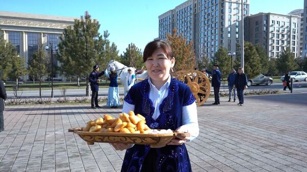 Миллион баурсаков раздали в Шымкенте в День благодарности  - Sputnik Казахстан