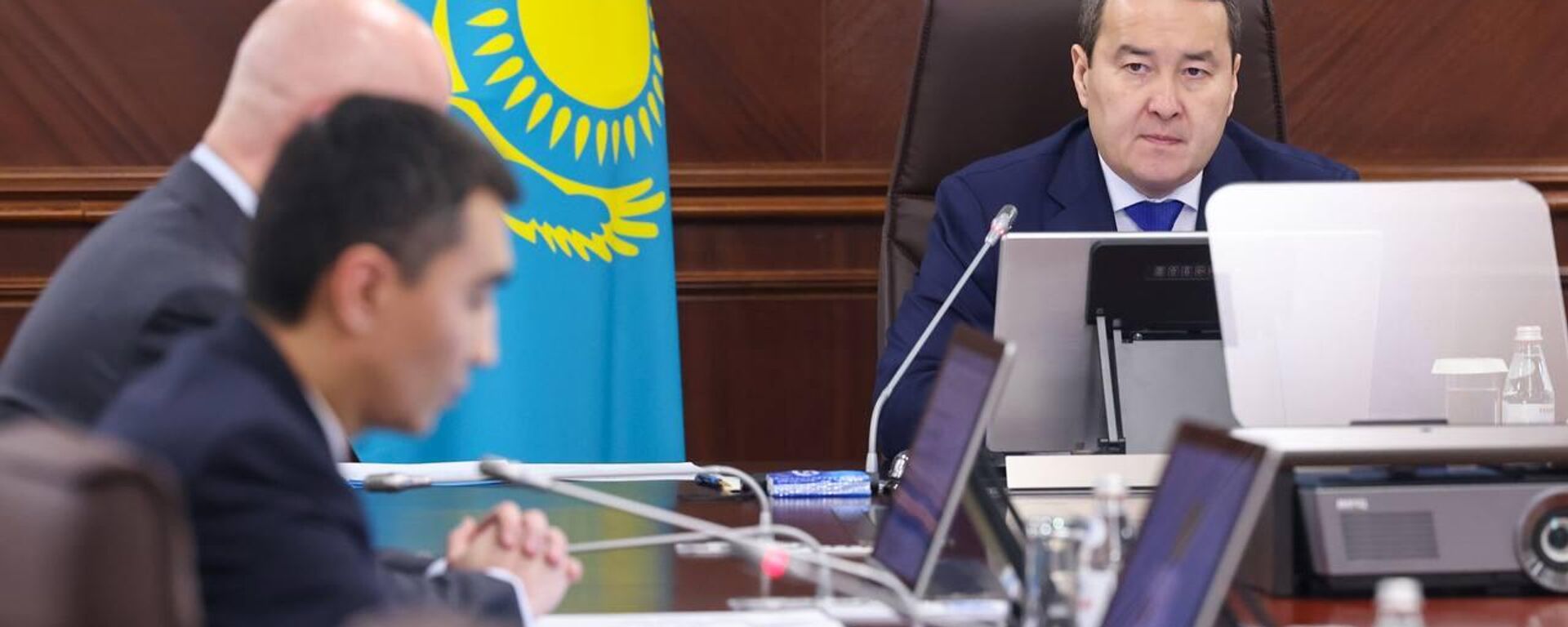 В правительстве Казахстана обсудили развитие Транскаспийского транспортного маршрута - Sputnik Казахстан, 1920, 03.03.2023