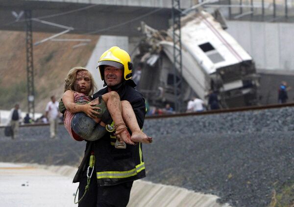 Крушение поезда в Сантьяго-де-Компостела произошло 24 июля 2013 года. Из 222 человек, находившихся в поезде, 79 человек погибли и около 140 получили ранения. - Sputnik Казахстан