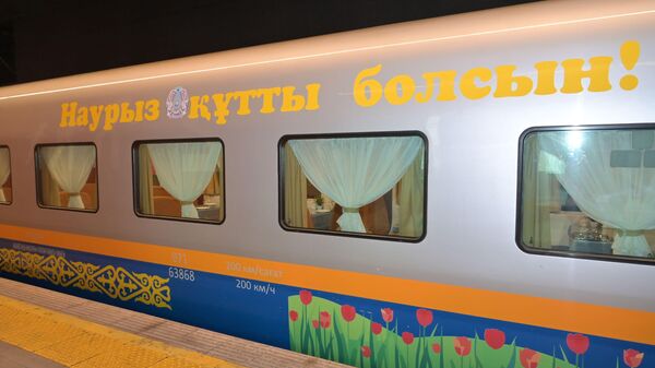 По маршруту Астана - Алматы начал курсировать празднично оформленный поезд Тальго - Sputnik Казахстан