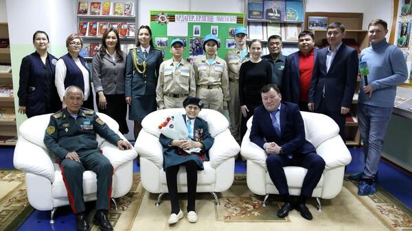 Минобороны Казахстана поздравило с весенним праздником ветерана войны Раису Сафоничеву - Sputnik Казахстан