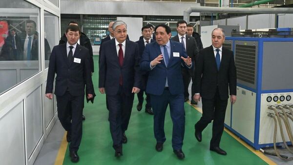 Глава государства посетил Западно-Казахстанский машиностроительный завод - Sputnik Казахстан