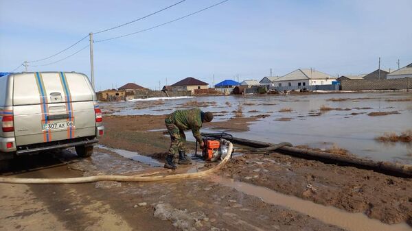 В Атырауской области проводились оперативные работы по откачке воды - Sputnik Казахстан