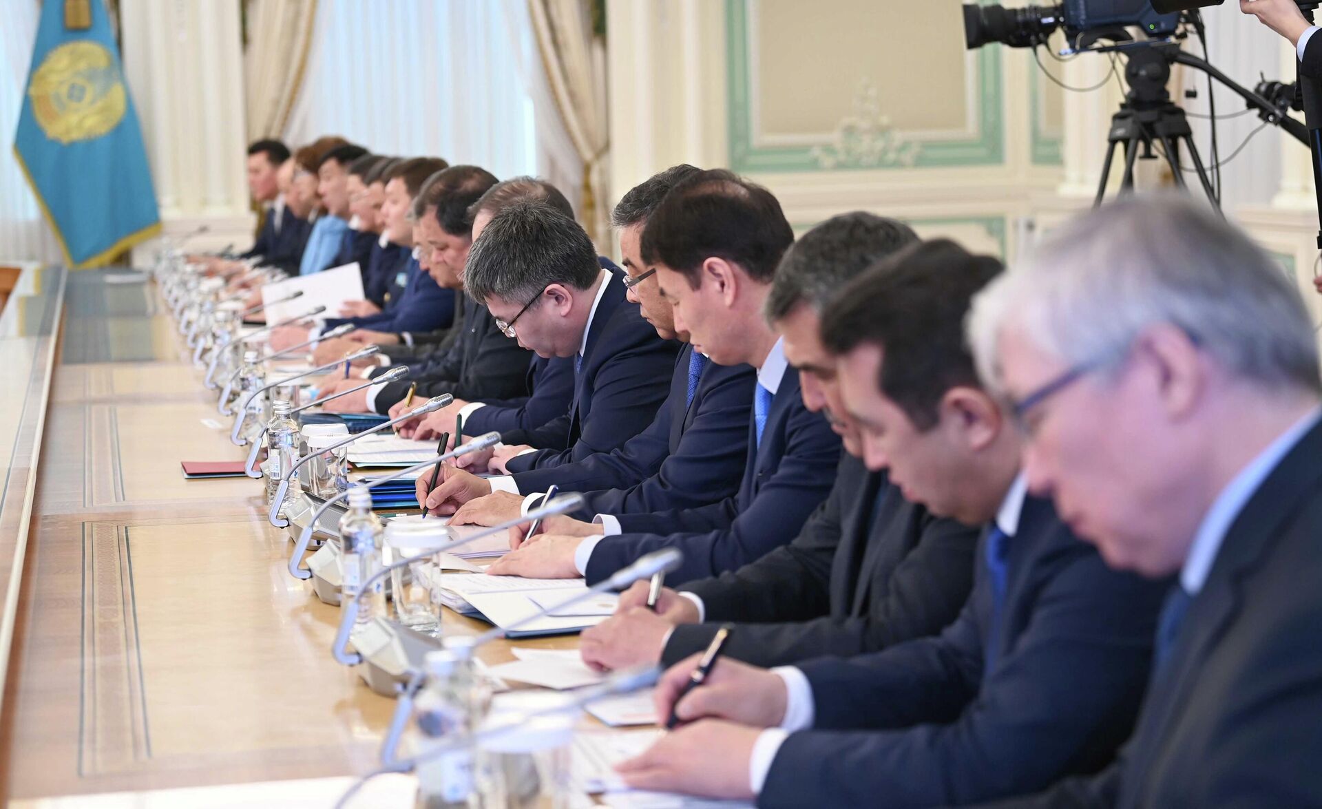 Глава государства провел совещание с акимами и руководителями государственных органов - Sputnik Казахстан, 1920, 13.03.2023