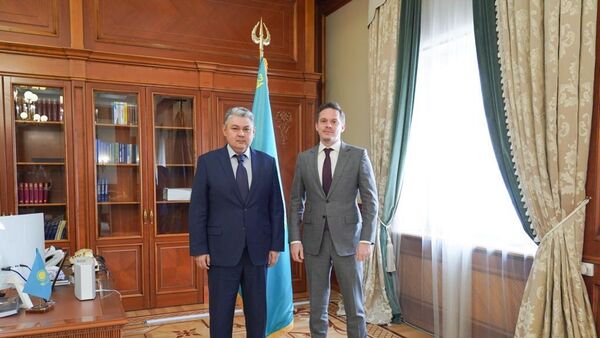 Председатель Совета директоров FESCO обсудил развитие логистических сервисов с послом Казахстана в РФ - Sputnik Казахстан