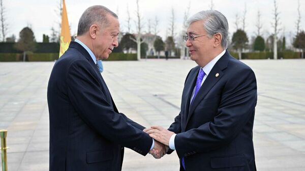 Главу государства Касым-Жомарта Токаева встретил Президент Турции Реджеп Тайип Эрдоган в резиденции Кулие - Sputnik Казахстан