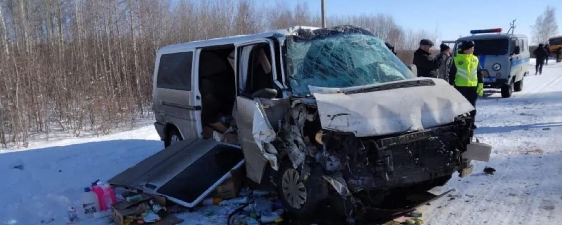 Два автомобиля столкнулись со спецтехникой по уборке снега в СКО, пострадали пять человек - Sputnik Казахстан, 1920, 16.03.2023