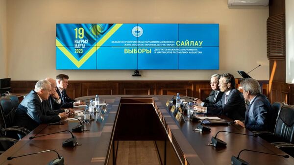 Руководство Центризбиркома Казахстана провело встречу с главой миссии наблюдателей от СНГ - Sputnik Казахстан