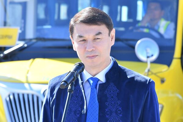 Түркістан облысында мектептерге 71 жаңа автобус берілді - Sputnik Қазақстан