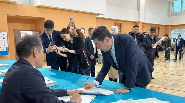 Ерлан Кошанов проголосовал на выборах - Sputnik Казахстан