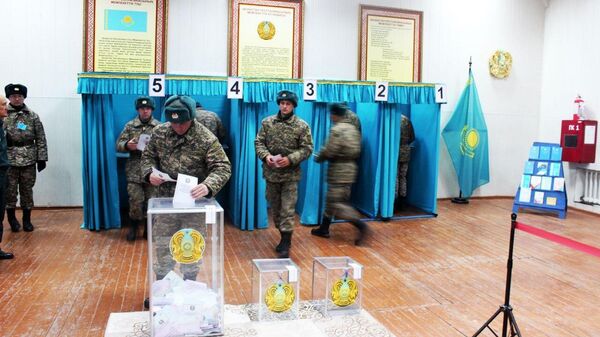 Военные Конаевского гарнизона голосуют на выборах  - Sputnik Казахстан