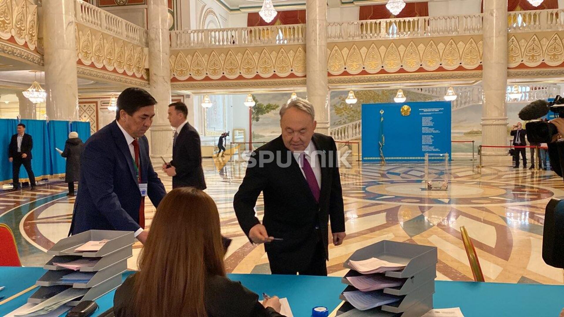 Нурсултан Назарбаев прибыл на избирательный участок - Sputnik Казахстан, 1920, 19.03.2023