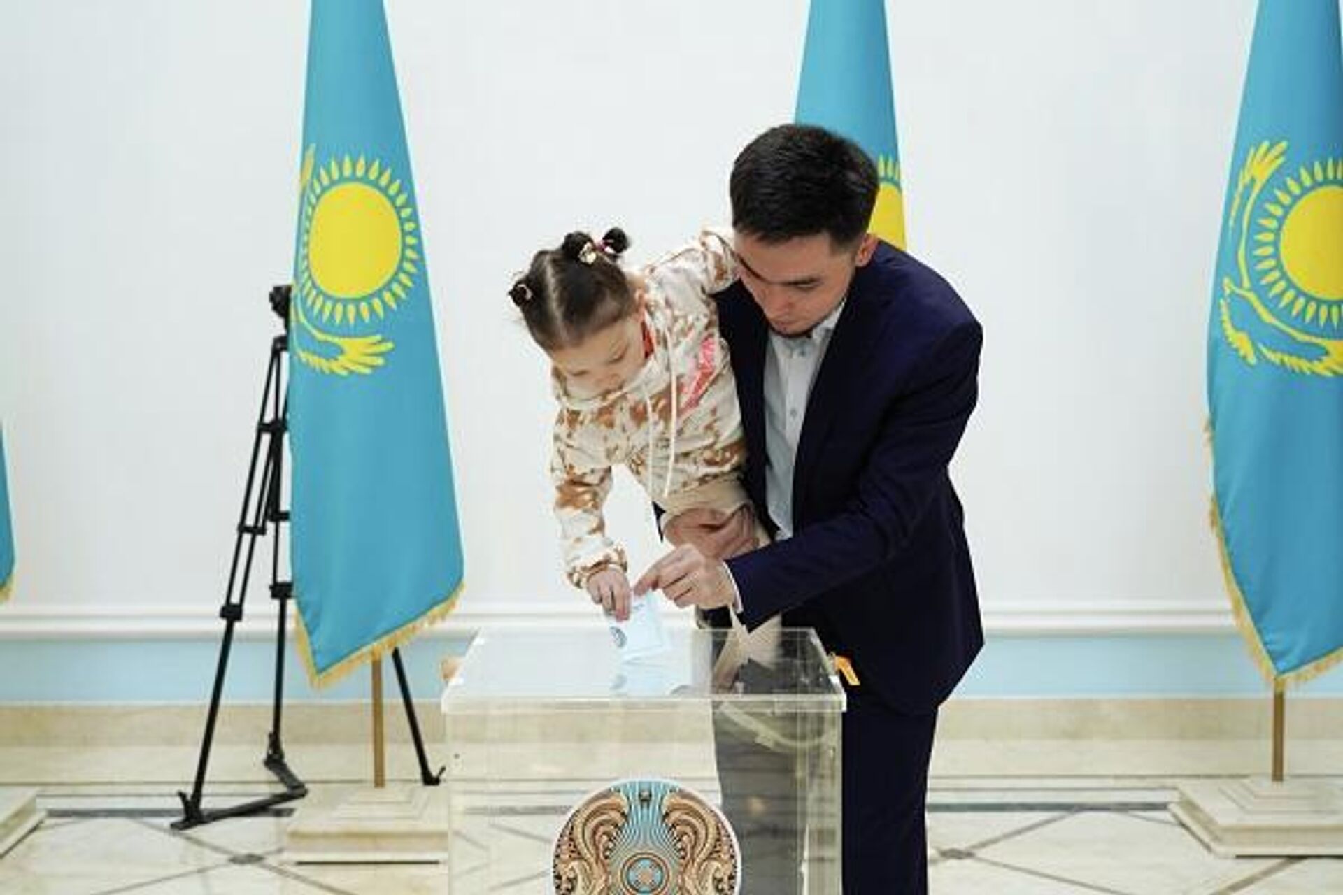 Казахстанцы в России голосуют на выборах в Мажилис - Sputnik Казахстан, 1920, 19.03.2023