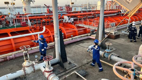 КазТрансОйл отгрузил 6900 тонн нефти в Баку - Sputnik Казахстан