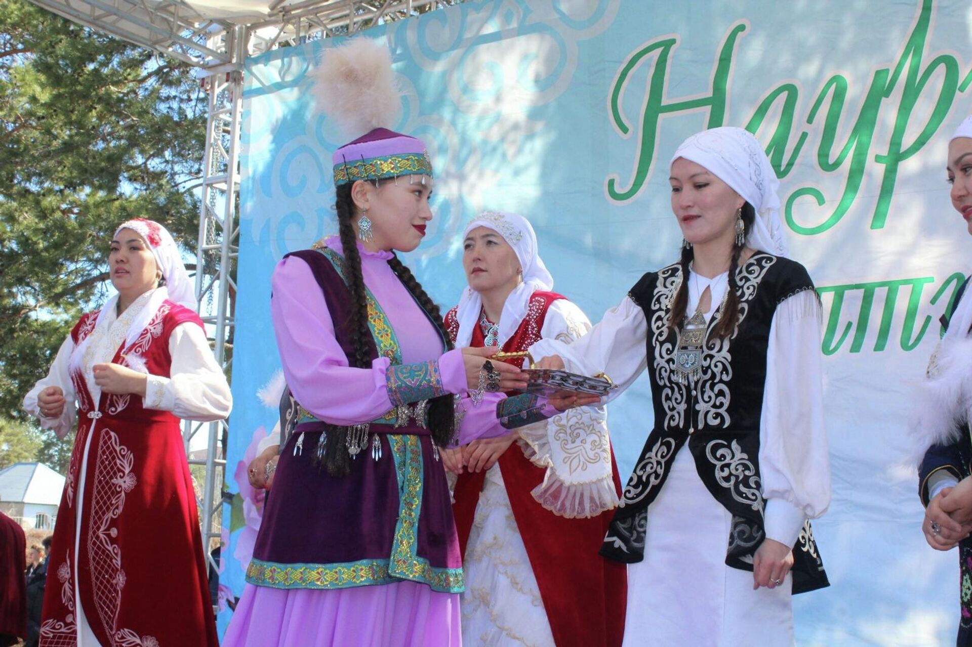 Празднование Наурыза в Казахстане нарады желетки.
