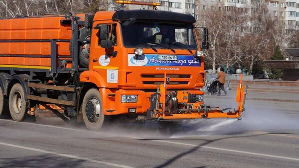На улицы Астаны вышла уборочная спецтехника - Sputnik Казахстан
