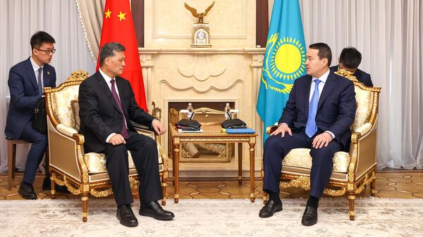 Смаилов встретился с секретарем парткома КПК Синьцзян-Уйгурского автономного района (СУАР) КНР - Sputnik Казахстан