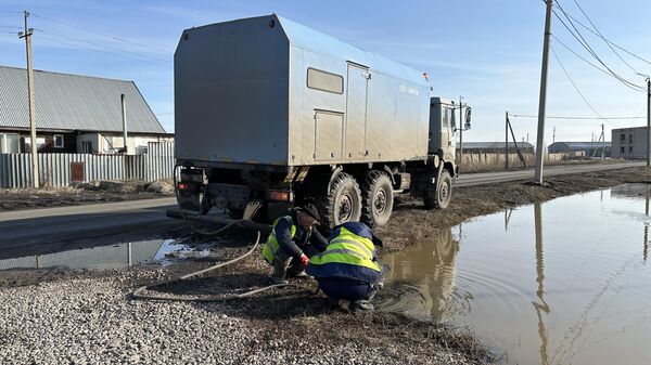 Пять частных домов подтоплены талыми водами в Петропавловске - Sputnik Казахстан