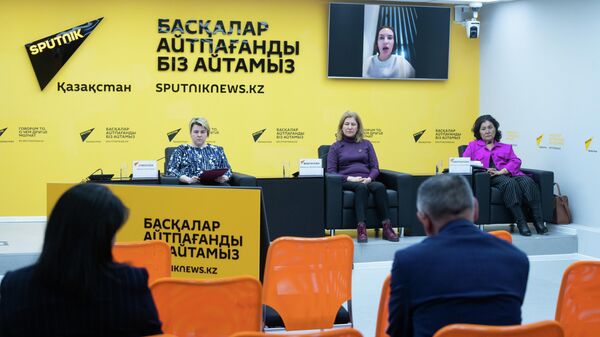 Круглый стол о мерах помощи для семей с глухими и слабослышащими детьми - Sputnik Казахстан