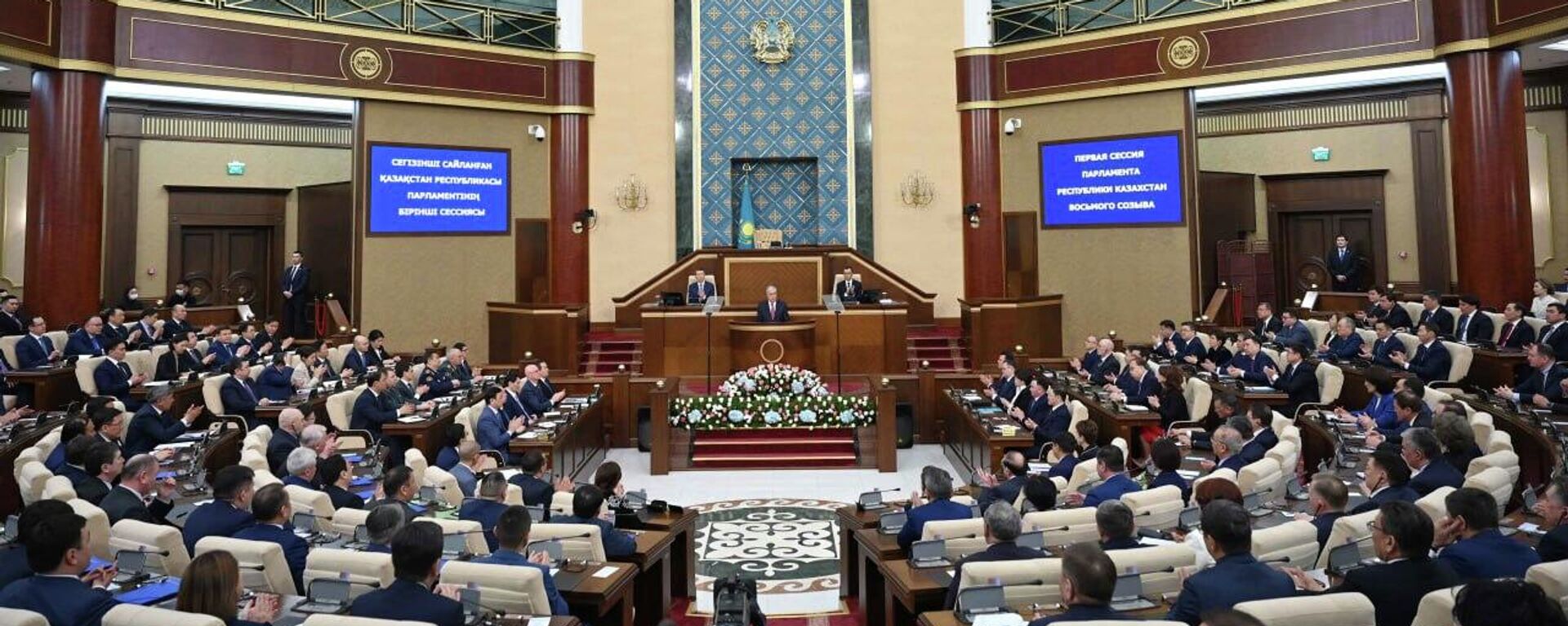 Президент Касым-Жомарт Токаев на совместном заседании палат парламента - Sputnik Казахстан, 1920, 29.03.2023