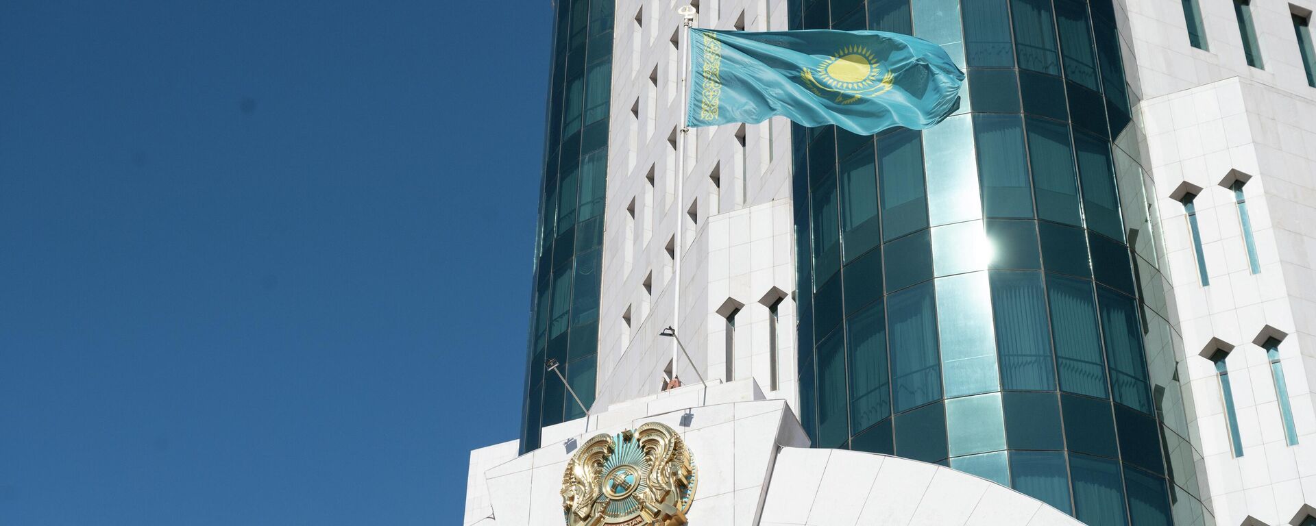 Қазақстанда тұрақты тұруға рұқсат алу талаптары күшейтілді Қазақстанда тұрақты тұруға рұқсат алу талаптары күшейтілді - Sputnik Қазақстан, 1920, 20.04.2026