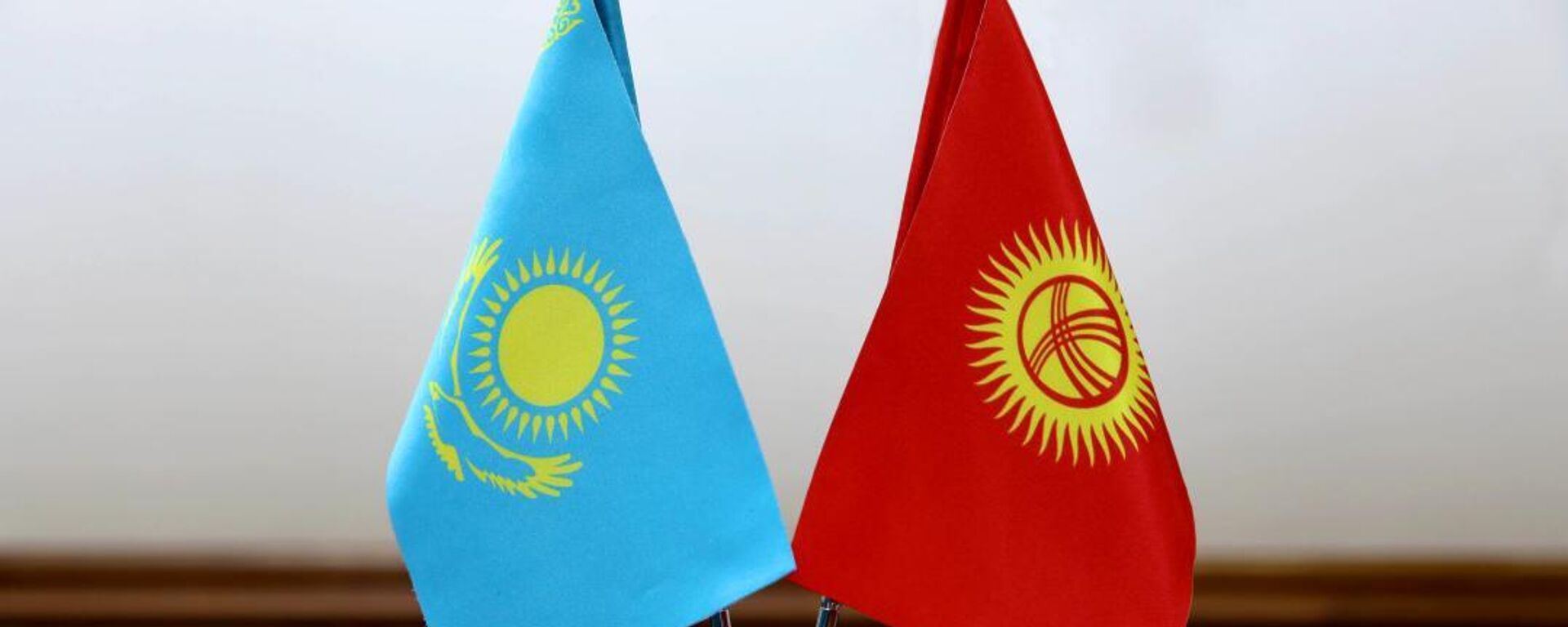 Флаги Казахстана и Кыргызстана Флаги Казахстана и Кыргызстана - Sputnik Казахстан, 1920, 10.01.2025