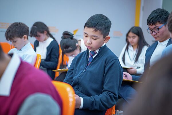 В мультимедийном пресс-центре Sputnik-Казахстан прошел Тотальный диктант  - Sputnik Казахстан