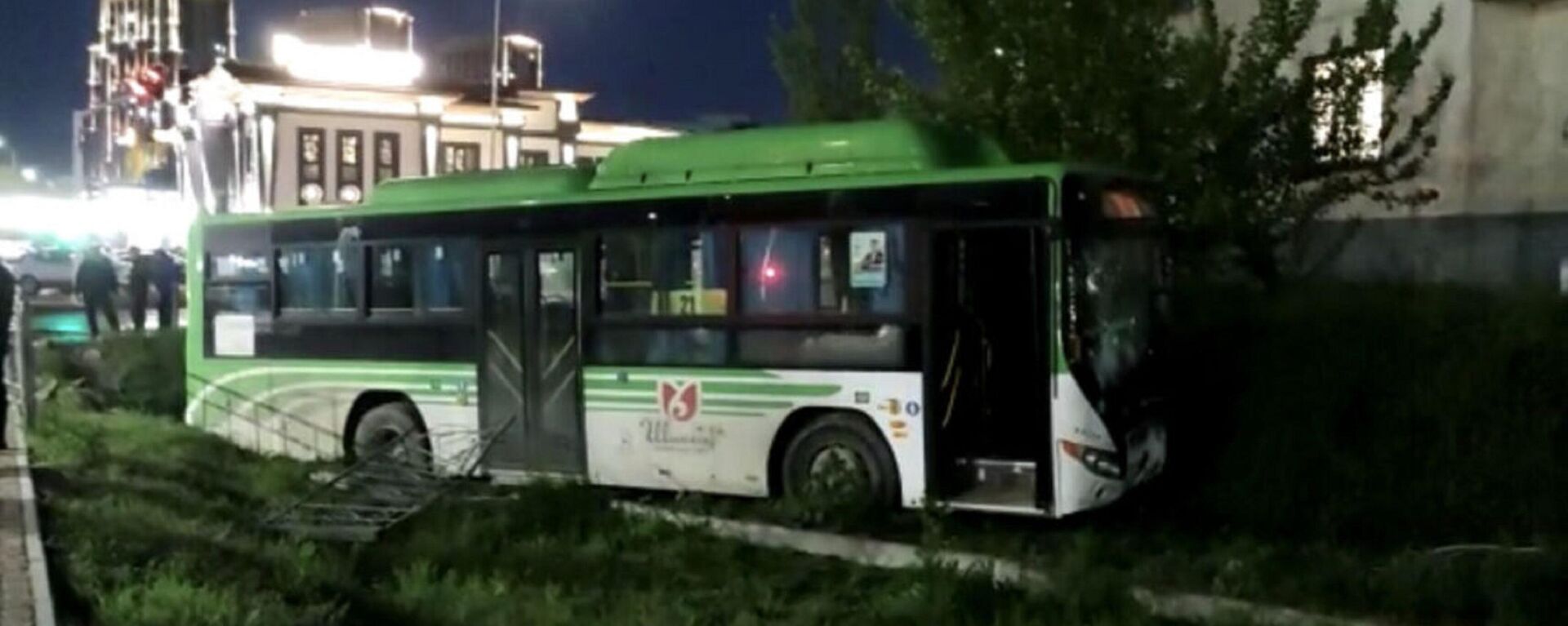 Автобус без водителя насмерть сбил пешеходов в Шымкенте  - Sputnik Казахстан, 1920, 09.04.2023