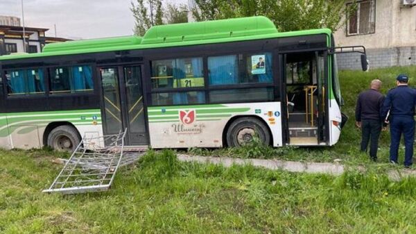 Автобус без водителя сбил насмерть пешеходов в Шымкенте - Sputnik Казахстан
