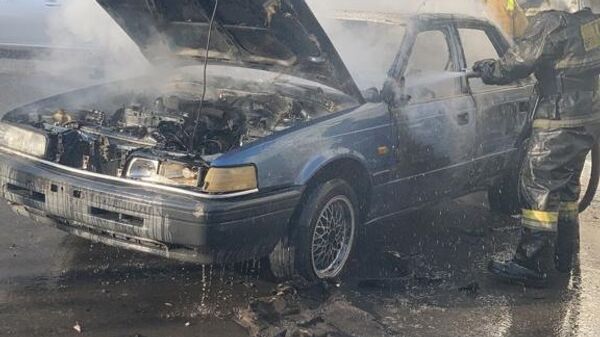 В одном из павлодарских дворов, на парковке, сгорела легковая автомашина - Sputnik Казахстан
