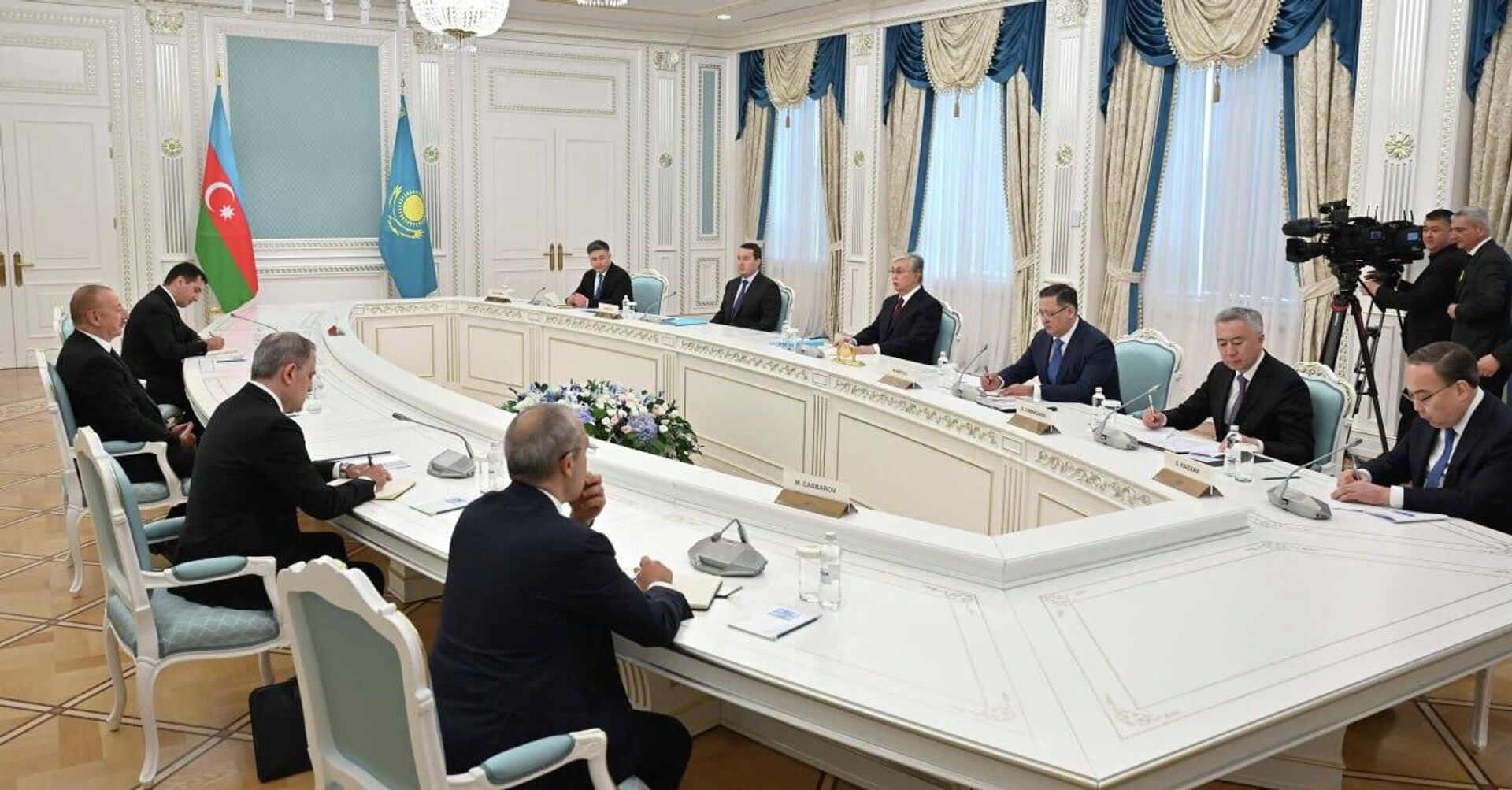 Президенты Казахстана и Азербайджана провели переговоры в узком составе - Sputnik Казахстан, 1920, 10.04.2023