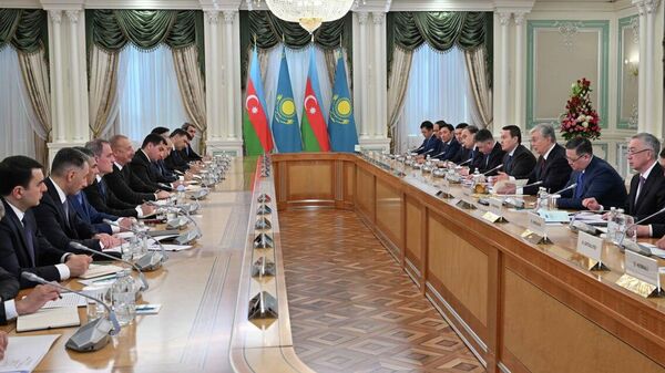 Президенты Казахстана и Азербайджана провели переговоры в расширенном составе - Sputnik Қазақстан