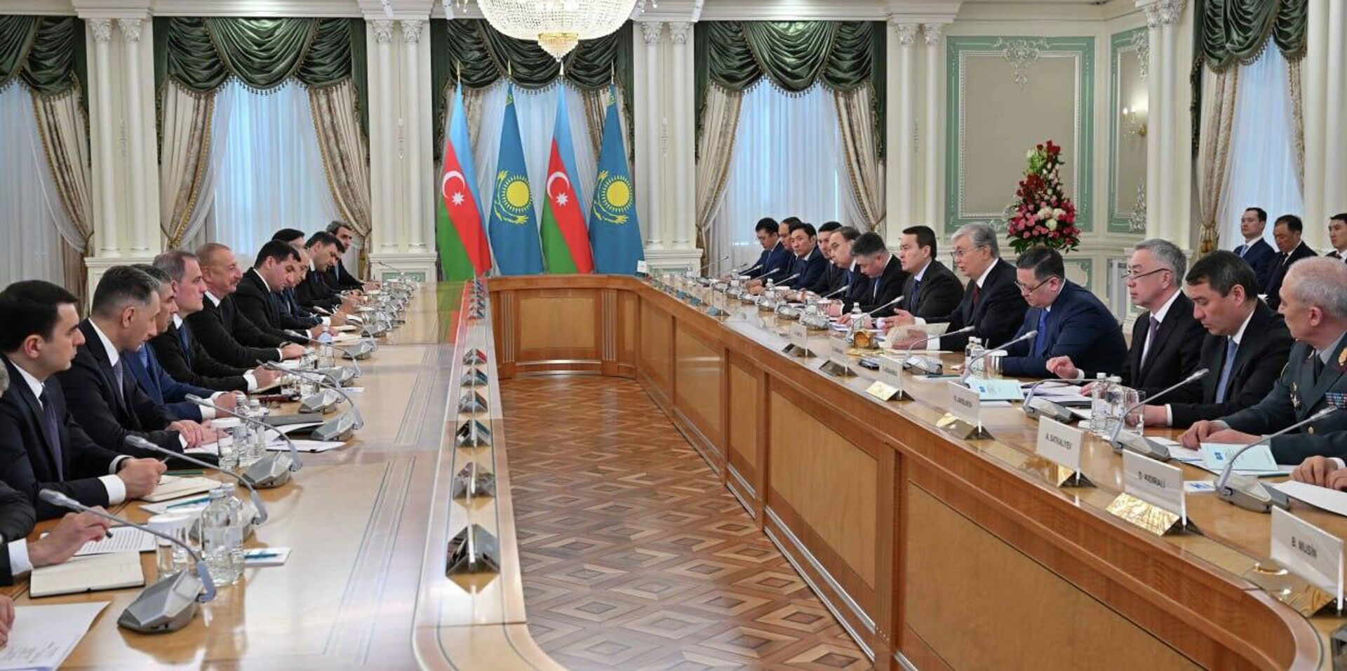 Президенты Казахстана и Азербайджана провели переговоры в расширенном составе - Sputnik Казахстан, 1920, 10.04.2023