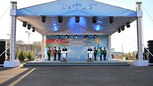 Президенты Казахстана и Азербайджана открыли улицу имени Гейдара Алиева в Астане - Sputnik Казахстан