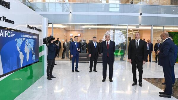 Президенты Казахстана и Азербайджана посетили МФЦА Астана  - Sputnik Казахстан