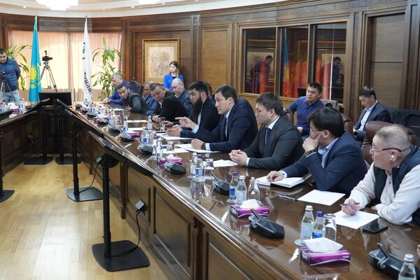 Представители КМГ провели переговоры с группой нефтяников из Жанаозена - Sputnik Казахстан