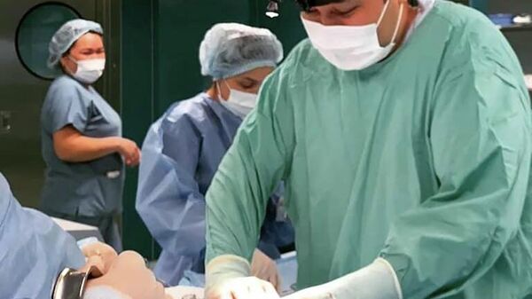 Хирурги ГБСНП спасли пациента с объемным образованием в забрюшинном пространстве - Sputnik Казахстан