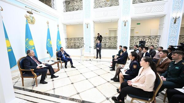 Спикер сената Ашимбаев встретился в Москве с казахстанскими студентами - Sputnik Казахстан