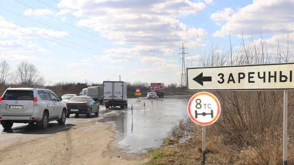 Перелив воды через международную трассу начался возле
Петропавловска - Sputnik Казахстан