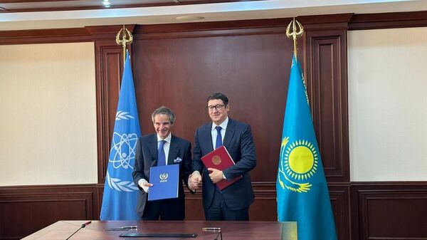 Глава Минэнерго Казахстана и гендиректор МАГАТЭ подписали Страновую рамочную программу  - Sputnik Казахстан
