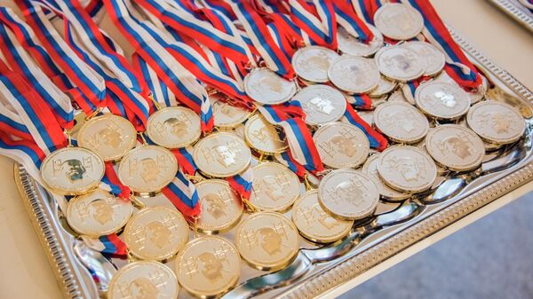 -Медали Международной Менделеевской олимпиады школьников по химии 2019 года  - Sputnik Казахстан