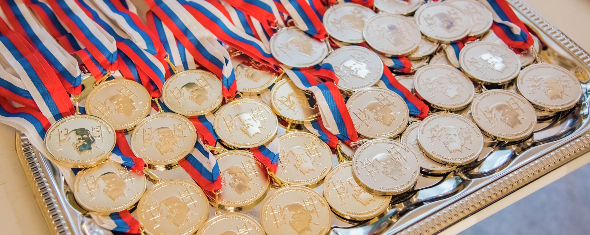 -Медали Международной Менделеевской олимпиады школьников по химии 2019 года  - Sputnik Казахстан, 1920, 19.04.2023