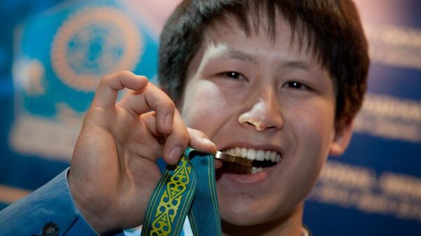 Победитель Менделеевской международной олимпиады по химии, казахстанец Кайрат Ашим - Sputnik Казахстан