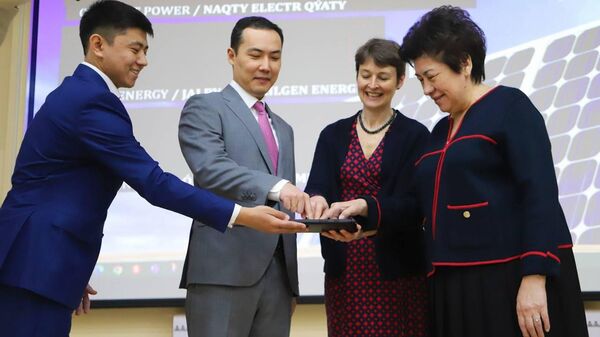 В Назарбаев Интеллектуальной школе города Туркестан запустили солнечную станцию  - Sputnik Казахстан